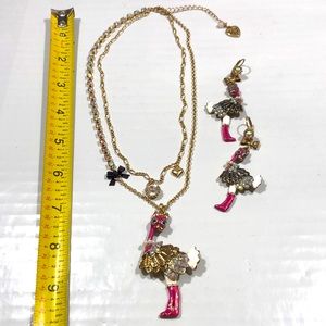 Rare day at the zoo Ostrich’s 💎 necklace/earrings